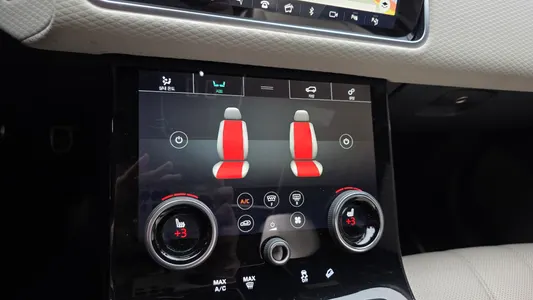 Land Rover 레인지로버 벨라 2.0 D240 R- SE 2019 32