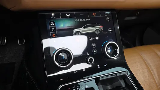 Land Rover 레인지로버 벨라 3.0 D300 R- HSE 2018 14