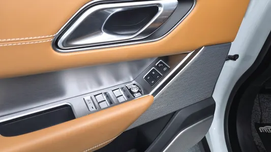 Land Rover 레인지로버 벨라 3.0 D300 R- HSE 2018 17