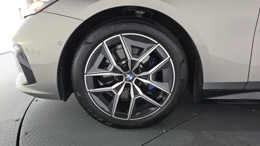 BMW 5 Series (G60) 520i M 2025 4