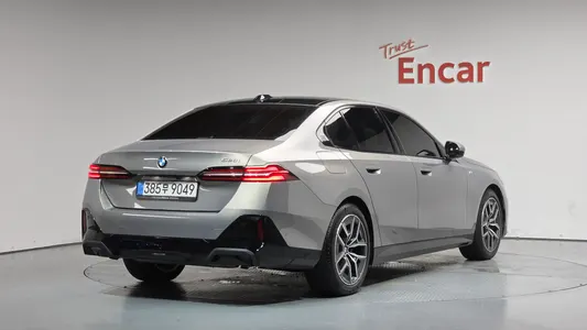BMW 5 Series (G60) 520i M 2025