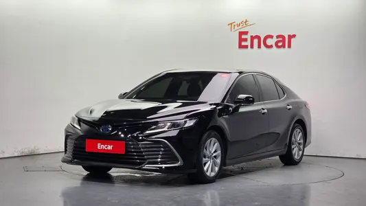 Toyota (XV70) 2.5 LE 2021