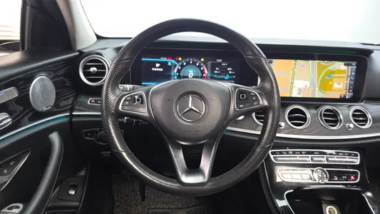 Mercedes-Benz E-Class W213 E300 4MATIC 2017 13