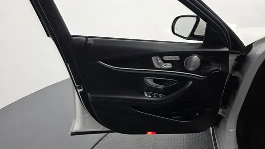 Mercedes-Benz E-Class W213 E300 4MATIC 2017 24