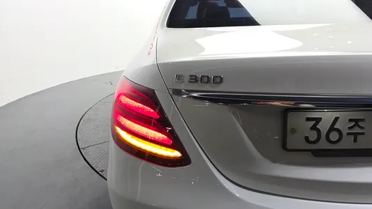 Mercedes-Benz E-Class W213 E300 4MATIC 2017 23
