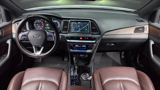 Hyundai 쏘나타 라이즈 2.0 2017 7