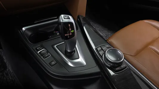 BMW 3 Series GT (F34) GT 320d 2014 9