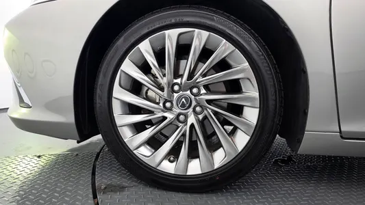 Lexus ES300h 7 2022 5