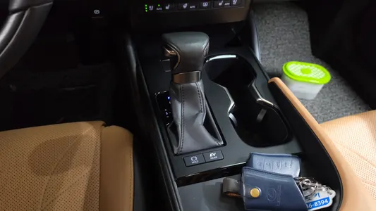 Lexus ES300h 7 2022 9