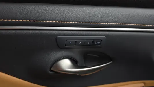 Lexus ES300h 7 2022 18