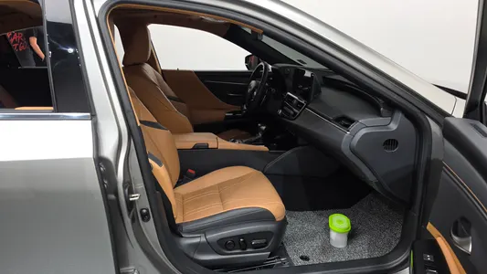 Lexus ES300h 7 2022 26