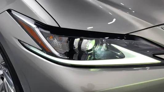 Lexus ES300h 7 2022 22