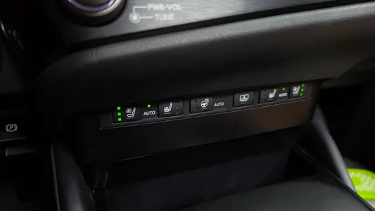 Lexus ES300h 7 2022 35