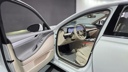 Genesis G80 (RG3) 2.5 AWD 2025 10