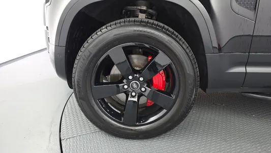 Land Rover (L663) 110 D300 HSE 2023 5