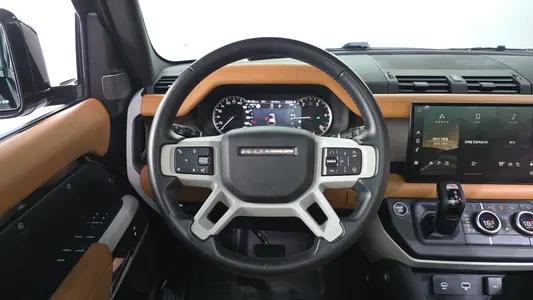 Land Rover (L663) 110 D300 HSE 2023 14