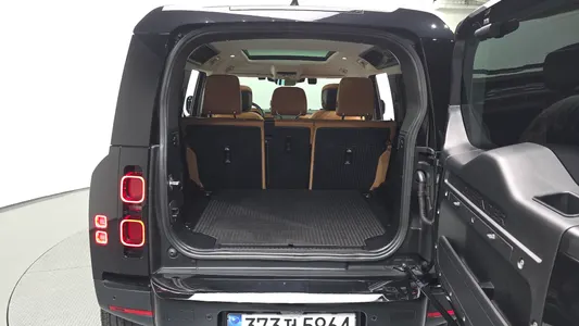 Land Rover (L663) 110 D300 HSE 2023 20