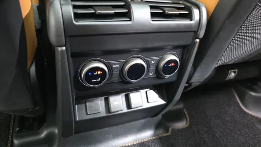 Land Rover (L663) 110 D300 HSE 2023 18