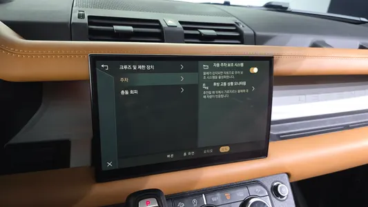 Land Rover (L663) 110 D300 HSE 2023 28