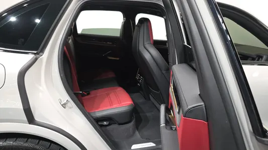 Porsche (PO536) 3.0 E- 2025 12