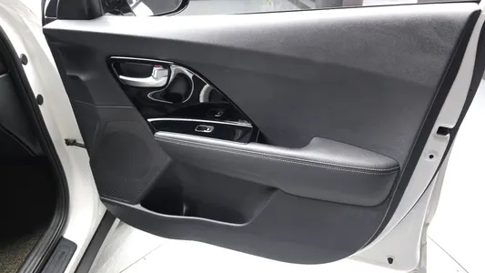 Kia 니로 1.6 HEV 2021 24