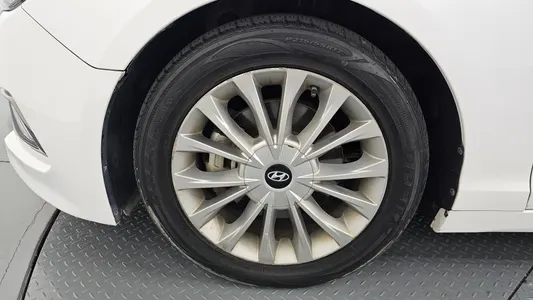 Hyundai LF 1.7 2015 5
