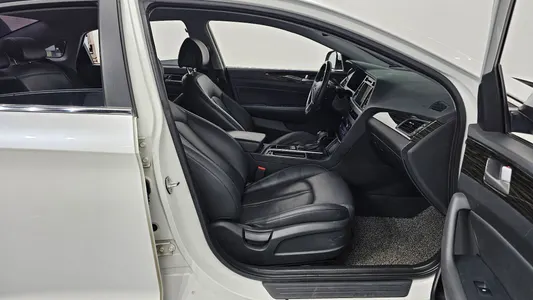 Hyundai LF 1.7 2015 11
