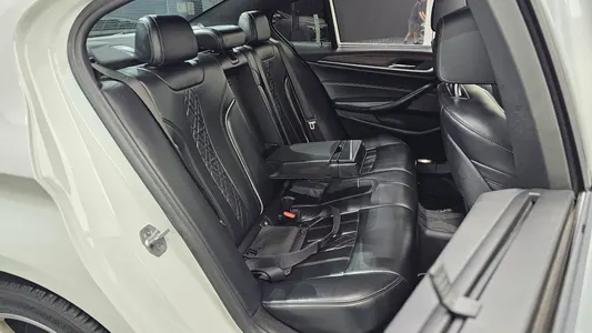 BMW 5 Series (G30) 530i xDrive M 2018 11