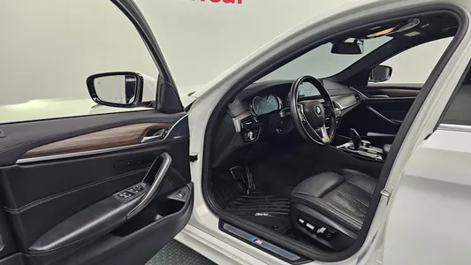 BMW 5 Series (G30) 530i xDrive M 2018 10