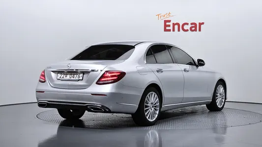 Mercedes-Benz E-Class W213 E220d 2016