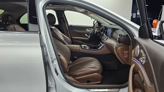 Mercedes-Benz E-Class W213 E220d 2016 10