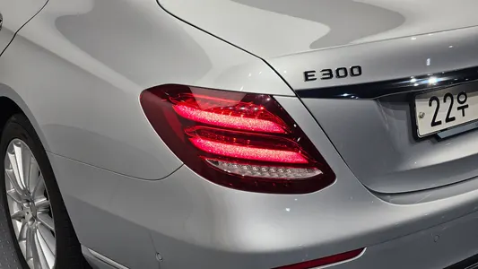 Mercedes-Benz E-Class W213 E220d 2016 23