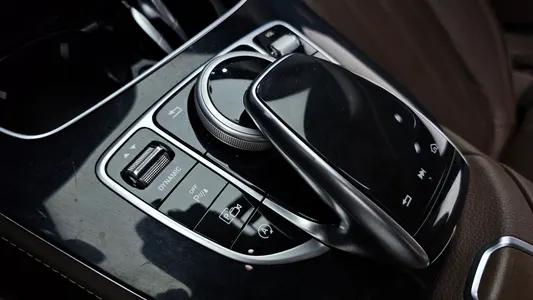 Mercedes-Benz E-Class W213 E220d 2016 32