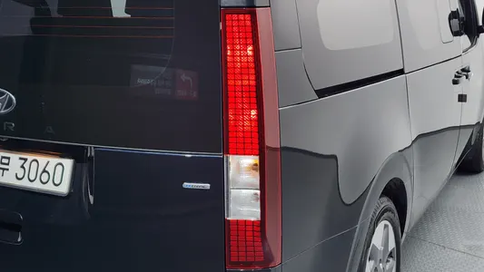 Hyundai Staria 4WD 9 2024 23