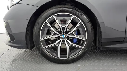 BMW 5 Series (G60) 520i M 2025 5