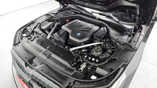 BMW 5 Series (G60) 520i M 2025 6
