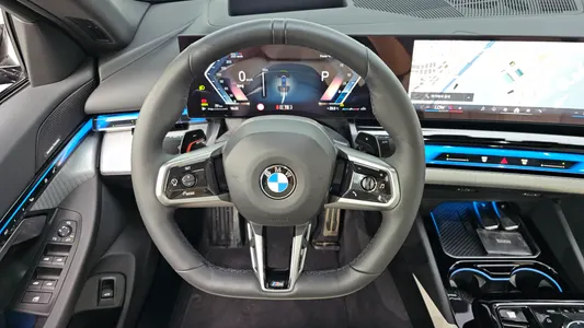BMW 5 Series (G60) 520i M 2025 15