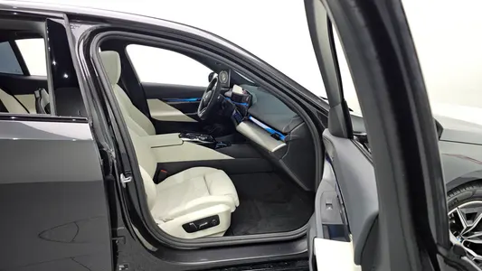 BMW 5 Series (G60) 520i M 2025 20