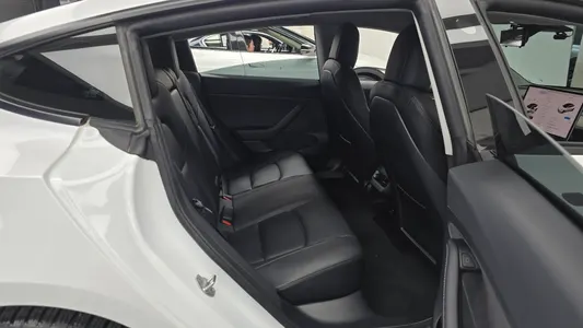 Tesla 3 AWD 2022 12