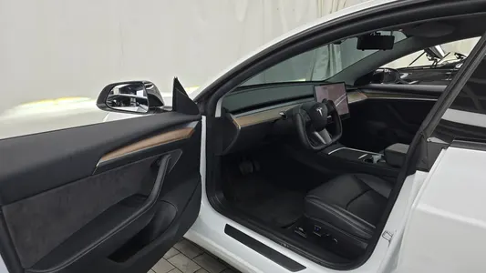 Tesla 3 AWD 2022 10