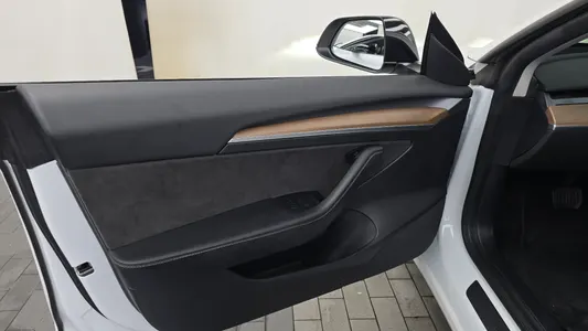 Tesla 3 AWD 2022 24