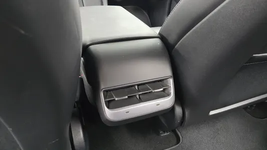 Tesla 3 AWD 2022 32