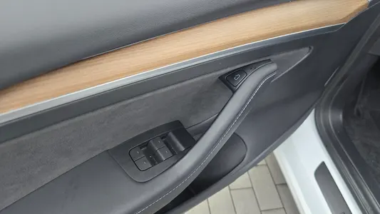 Tesla 3 AWD 2022 29