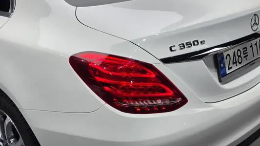 Mercedes-Benz C-Class W205 C350e 2018 24