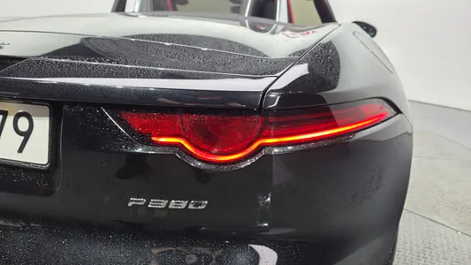 Jaguar F-TYPE P380 R- 2019 23