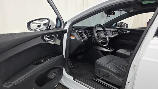 Audi Q4 e- (F4) 40 2022 10