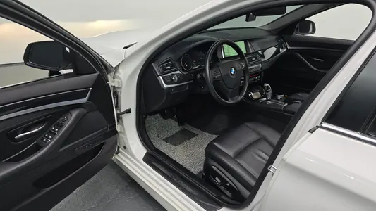 BMW 5 Series (F10) 520d 2014 10