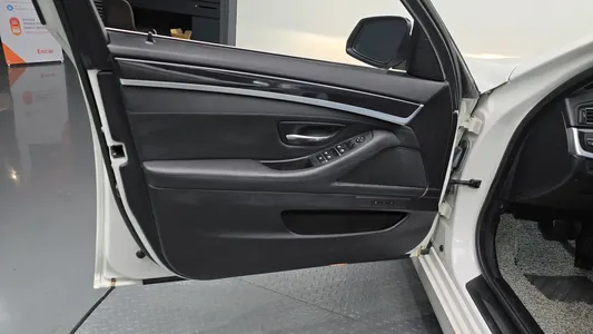 BMW 5 Series (F10) 520d 2014 25