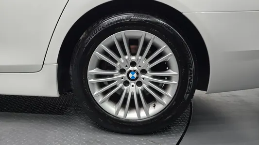 BMW 5 Series (F10) 520d 2014 22