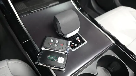 Land Rover 레인지로버 벨라 2.0 P250 SE 2026 9